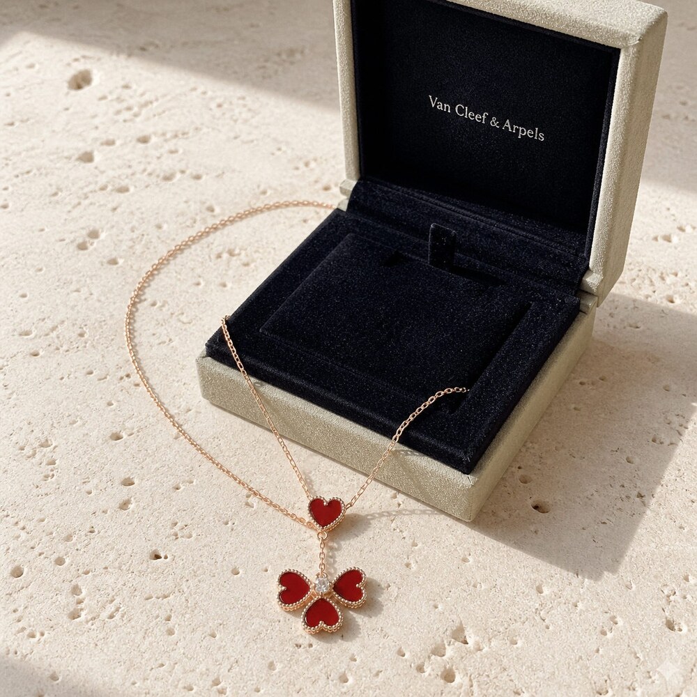 Van Cleef & Arpels Elegant Signature Necklace Style 4 | New with Box - Picture 2 of 9